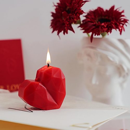 Love Heart Scented Candle,60G Handmade Aesthetic Carved Soy Wax Aroma Decorative Art Candle for Table Photo Prop Valentine's Day Wedding Birthday